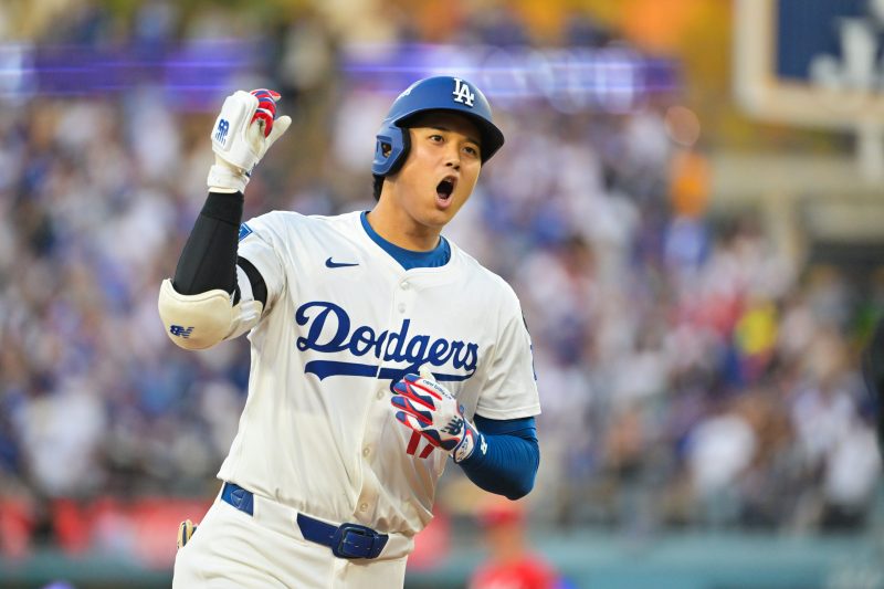 Dodgers clobber Reds and are already dreaming of Philly