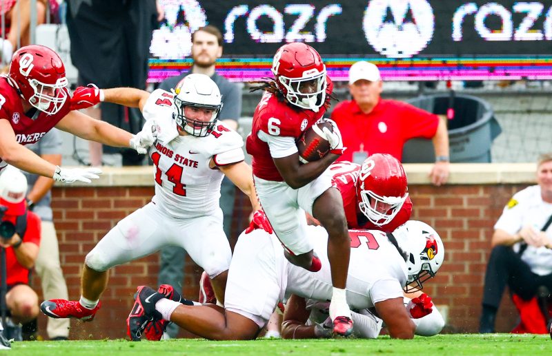 Oklahoma rises, Alabama falls in new College Football Playoff rankings